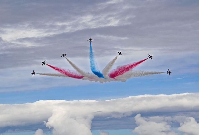 Red arrows image source:https://commons.wikimedia.org/wiki/File:Red_Arrows_Finale.jpg